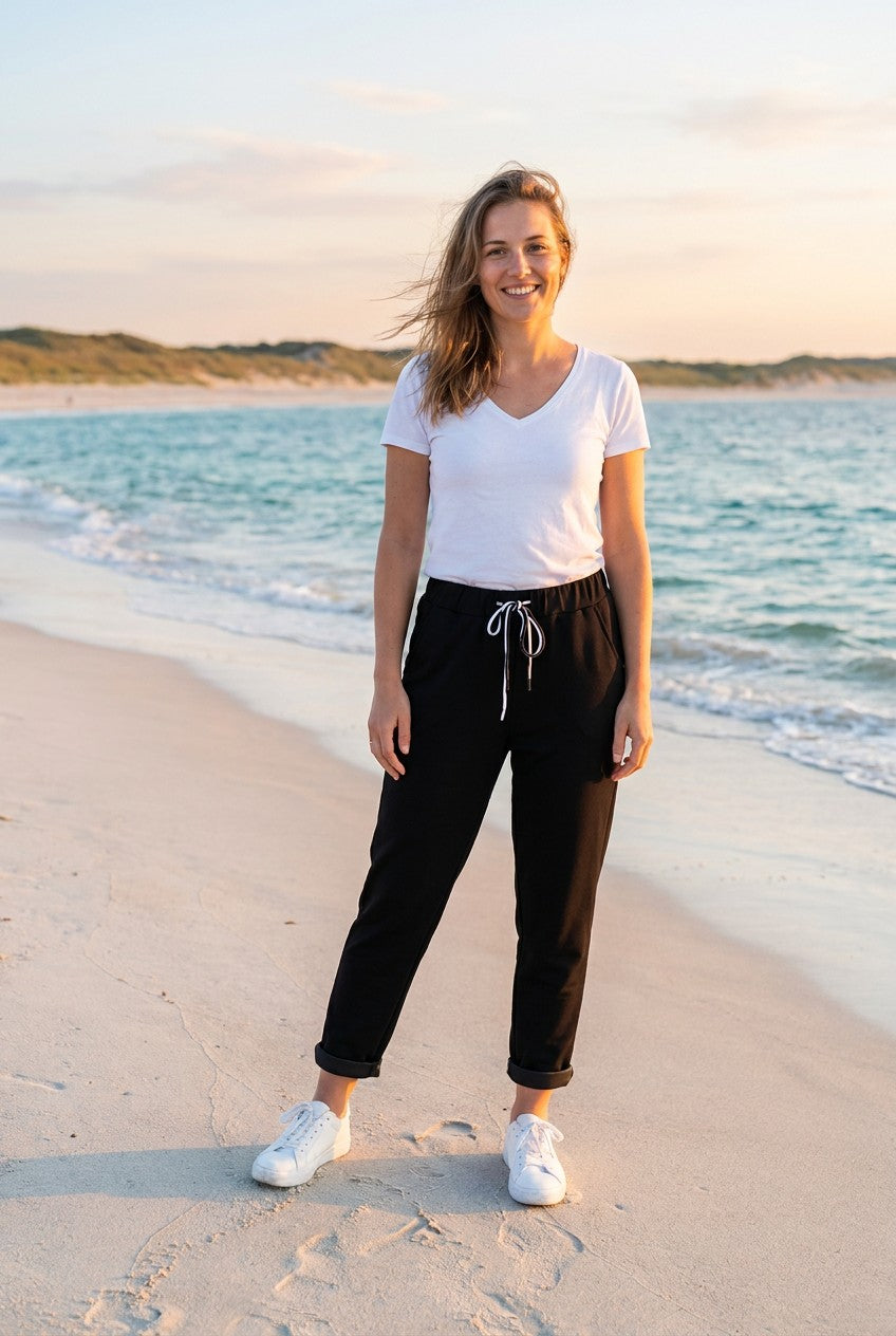 Sweatpants Rüschenbund – TraumStück Sylt – Schwarz, Vorderansicht