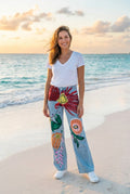 Wide-Leg Jeans Hellblau Blumen-Print – TraumStück Sylt – Hellblau, Vorderansicht