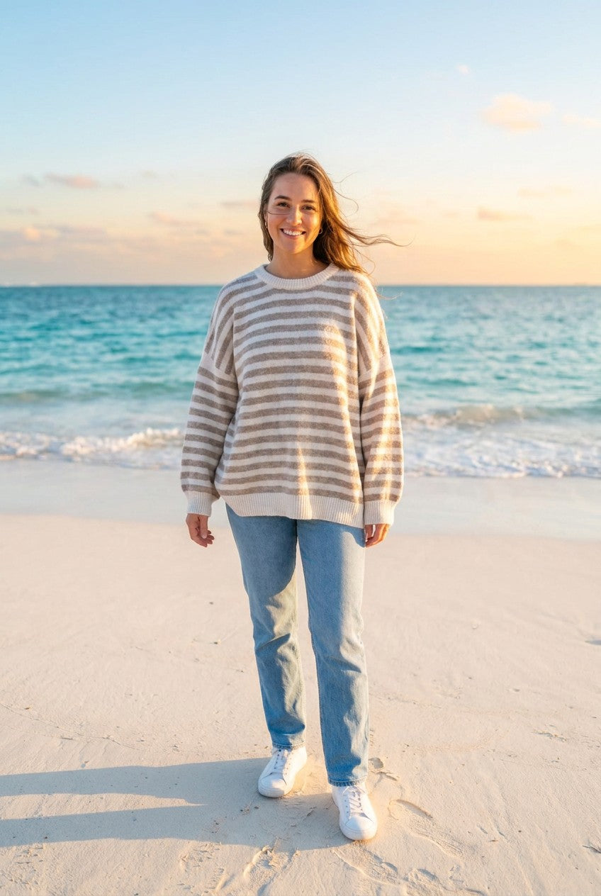 Pullover Strick Streifen Bouclé-Schriftzug – TraumStück Sylt – Beige, Vorderansicht