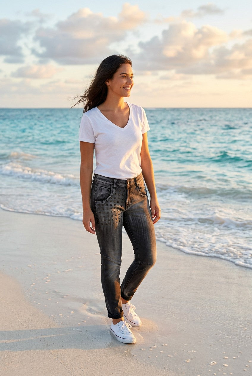 Jeans Schwarz Used-Look Nieten – TraumStück Sylt – Schwarz, Vorderansicht