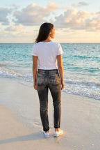 Jeans Schwarz Used-Look Nieten – TraumStück Sylt – Schwarz, Rückansicht