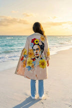 Jacke Weiß Frida-Kahlo-Print – TraumStück Sylt – Weiß, Rückansicht