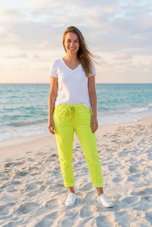 Hose mit Knitteroptik Elastikbund – TraumStück Sylt – Gelb, Vorderansicht