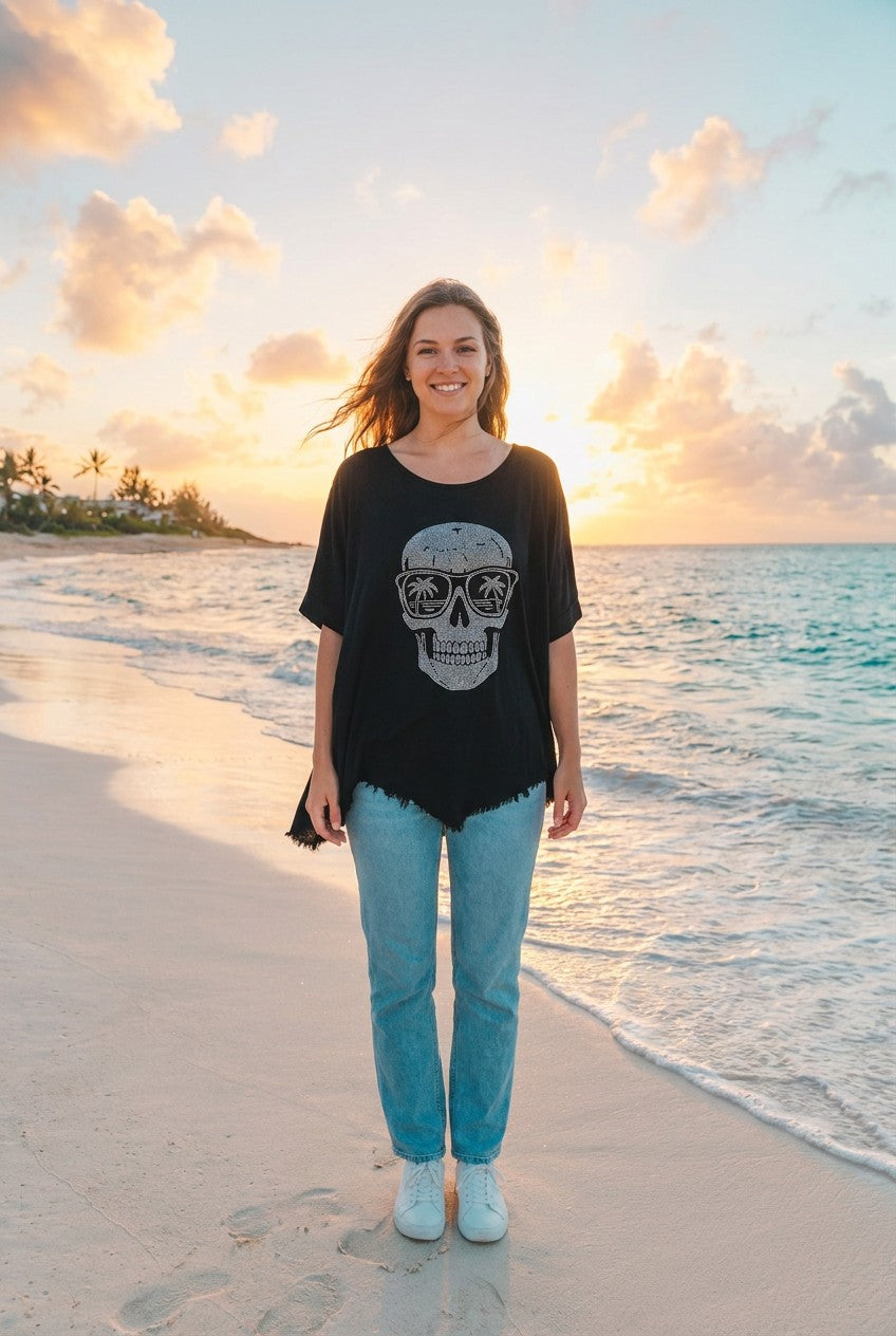 T-Shirt Skull-Motiv Strass Oversized – TraumStück Sylt – Schwarz, Vorderansicht