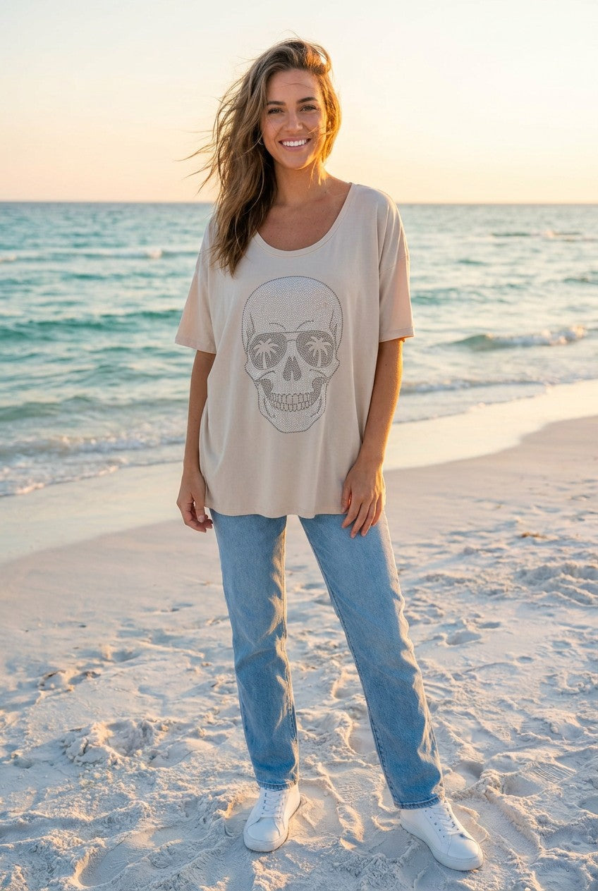 T-Shirt Skull-Motiv Strass Oversized – TraumStück Sylt – Beige, Vorderansicht