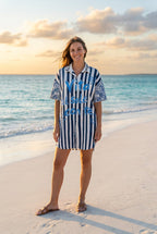 Hemdblusenkleid Streifen Meerestiere Blau – TraumStück Sylt – Blau, Vorderansicht
