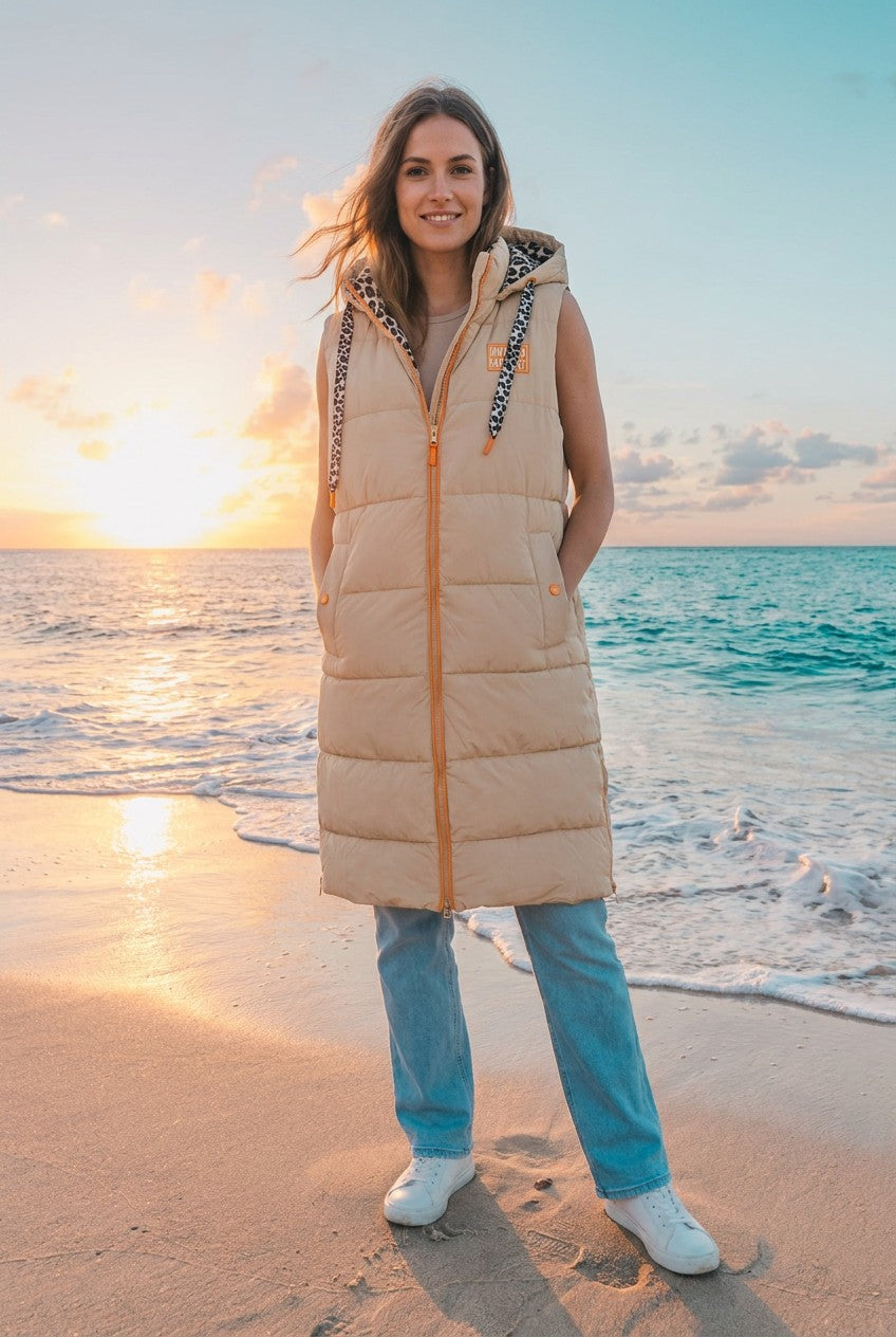 Zwillingsherz Steppweste Beige lang mit Kapuze – Beige, Vorderansicht
