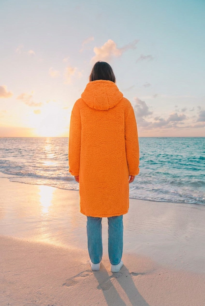 Zwillingsherz Teddyfleece-Mantel Kapuze – TraumStück Sylt – Orange, Rückansicht