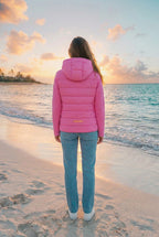 Zwillingsherz Steppjacke Neonpink mit Kapuze – TraumStück Sylt – Neonpink, Rückansicht