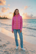 Zwillingsherz Steppjacke Neonpink mit Kapuze – TraumStück Sylt – Neonpink, Vorderansicht