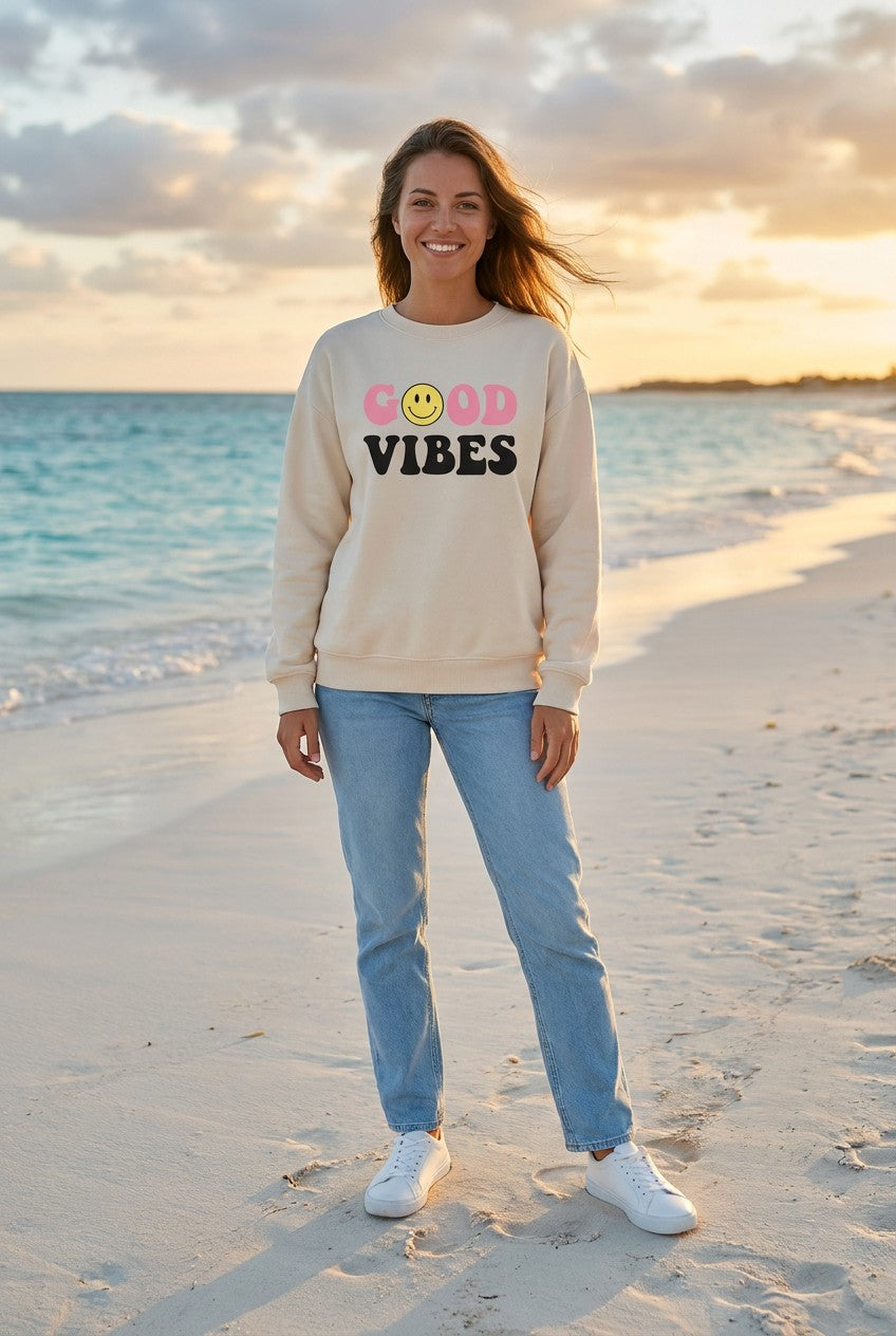 Oversized Sweatshirt mit Schriftzug-Print – TraumStück Sylt – Sand, Vorderansicht