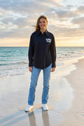 Hemd Oversized mit Print – TraumStück Sylt – Schwarz, Vorderansicht