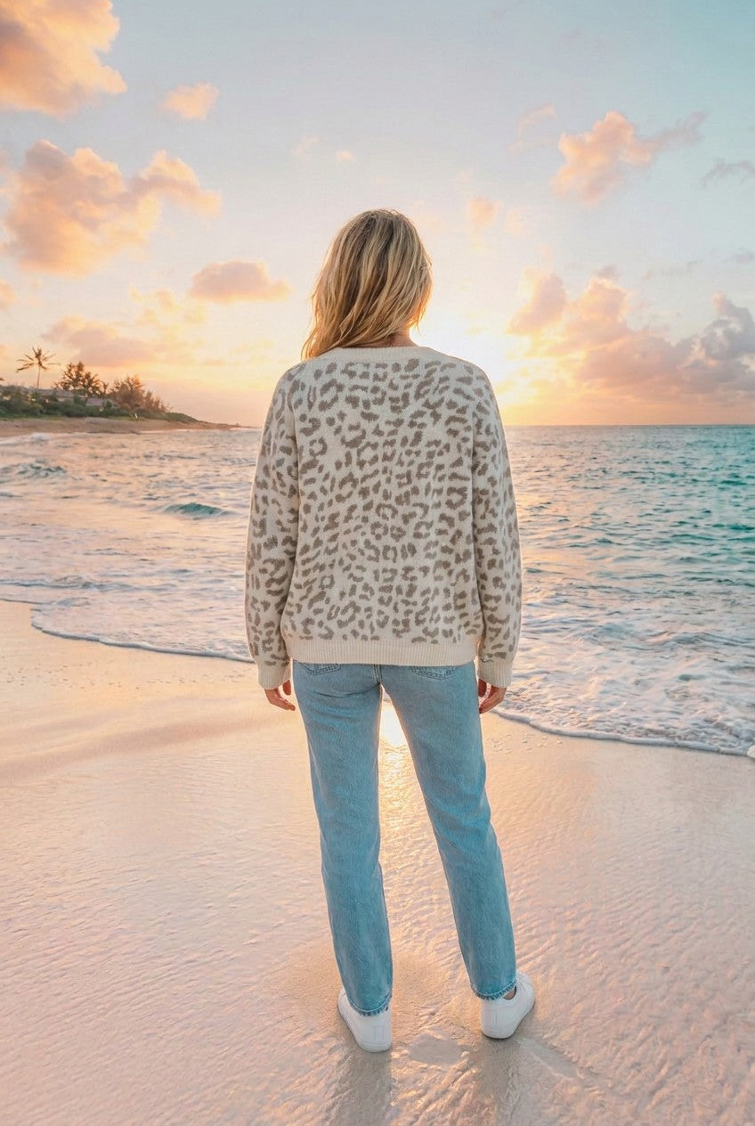 Oversized-Pullover Leomuster – TraumStück Sylt – Taupe, Rückansicht