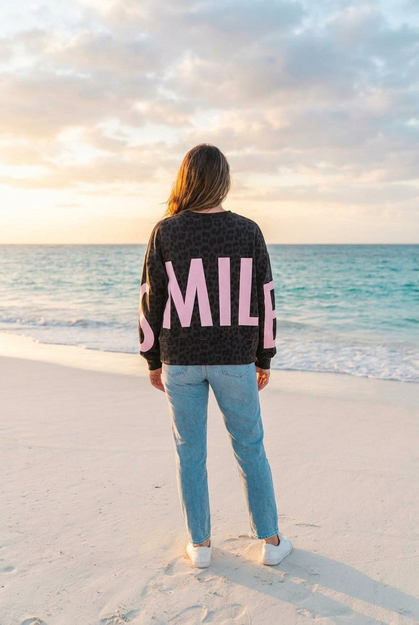 Sweatshirt Oversized Leopardenmuster – TraumStück Sylt – Brau, Rückansicht