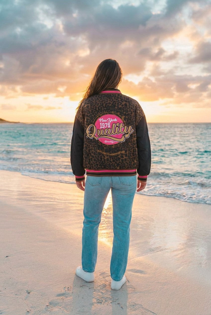 Bomberjacke mit Leoparden-Patches – TraumStück Sylt – Schwarz, Rückansicht