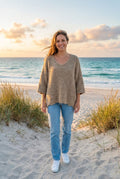 Pullover Oversized mit V-Ausschnitt – TraumStück Sylt – Braun, Vorderansicht