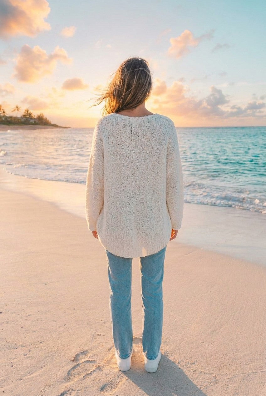 Pullover Oversized mit V-Ausschnitt – TraumStück Sylt – Beige, Rückansicht