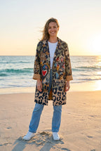 Mantel Oversized mit Leo- & Grafikprint – TraumStück Sylt – Grün, Vorderansicht