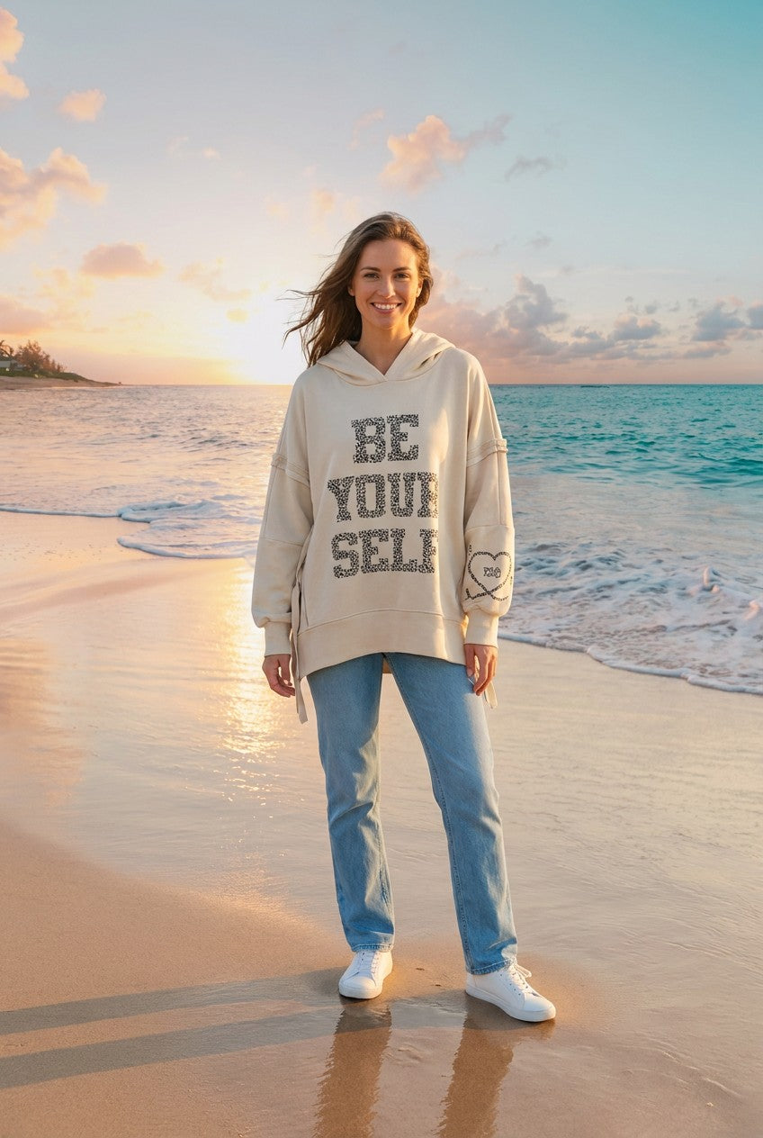 Hoodie Oversized Leopardenprint – TraumStück Sylt – Beige, Vorderansicht