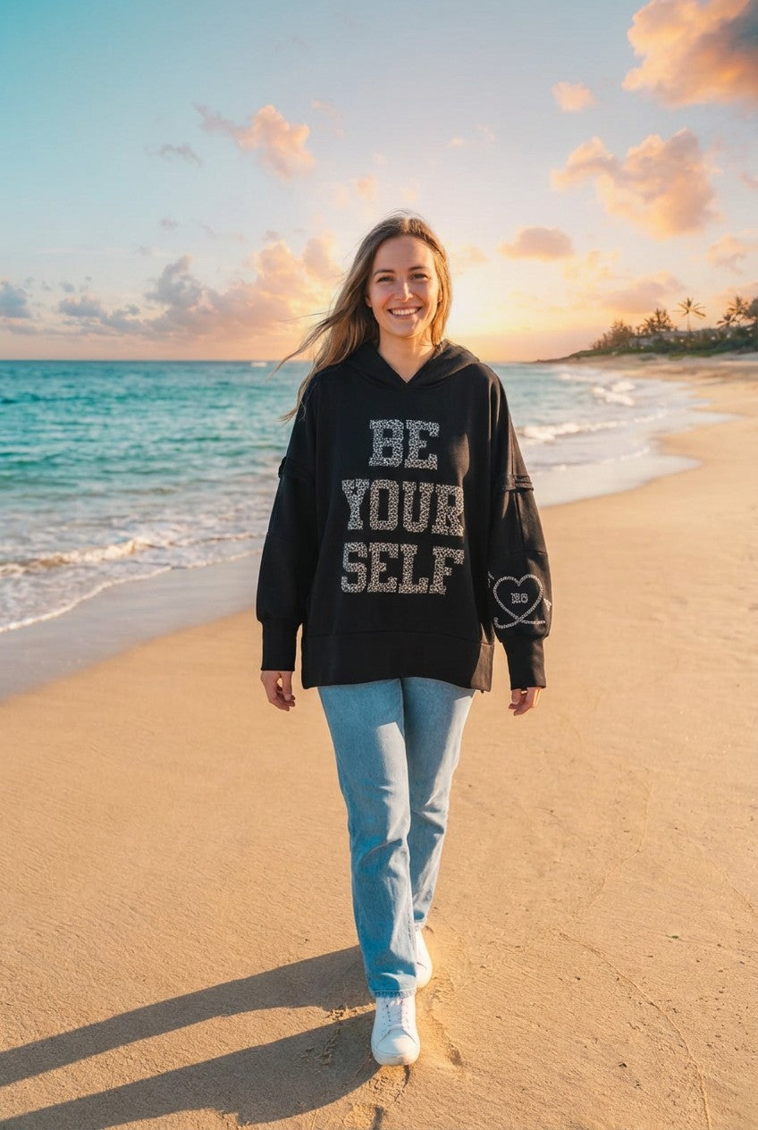 Hoodie Oversized Leopardenprint – TraumStück Sylt – Schwarz, Vorderansicht