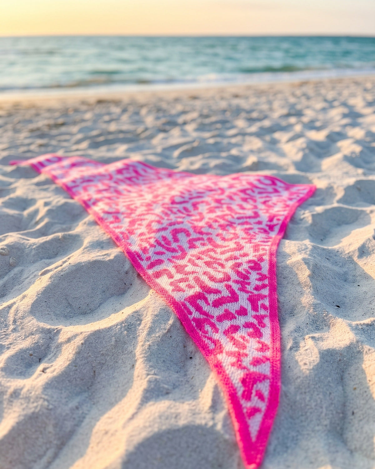 Dreieckschal Strick mit Wirbelmuster – TraumStück Sylt – Pink, Vorderansicht