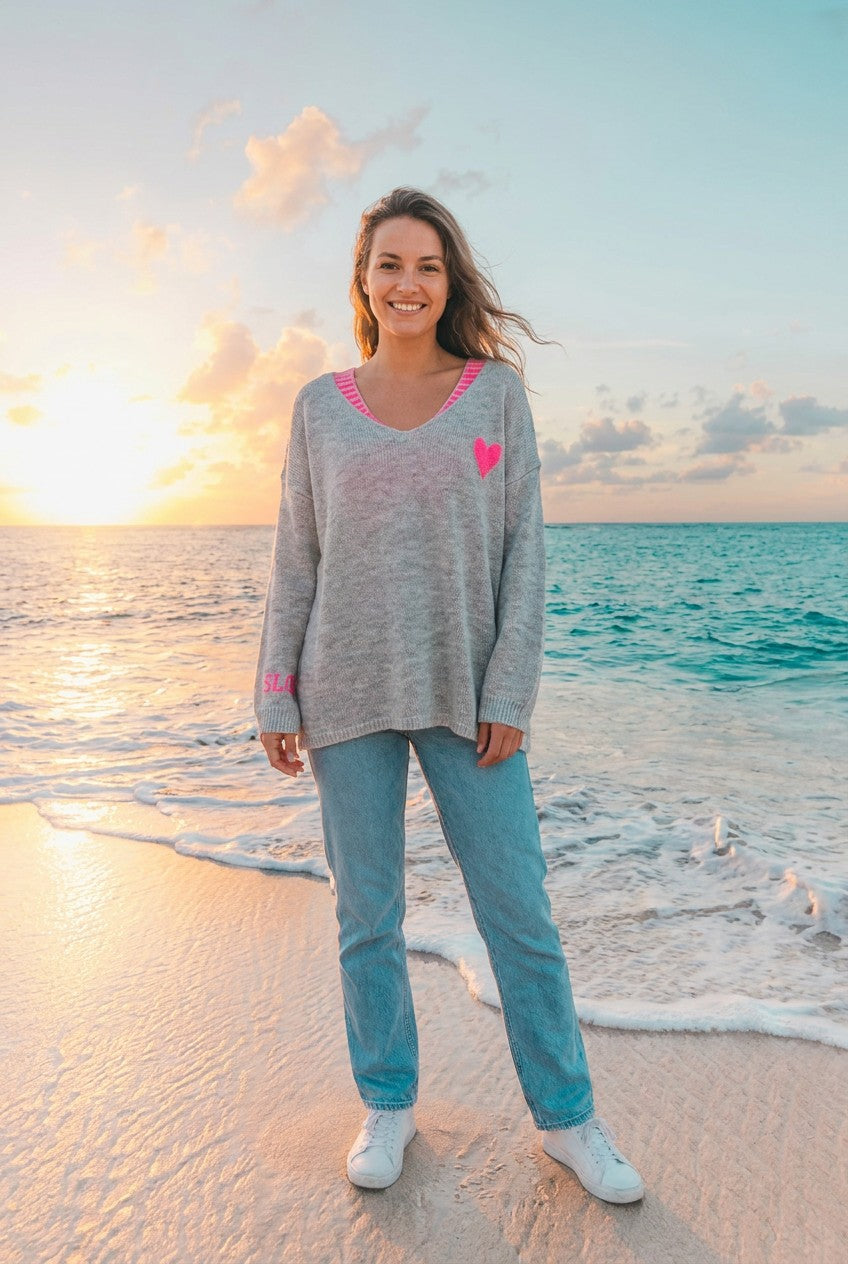 Strickpullover oversized mit Herzmotiv – TraumStück Sylt – Grau, Vorderansicht