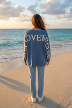 Strickpullover oversized mit Herzmotiv – TraumStück Sylt – Blau, Rückansicht