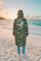 "Regatta" Umziehkleid Robe wasserdicht mit Regatta – TraumStück Sylt – Cactus Camo, Rückansicht