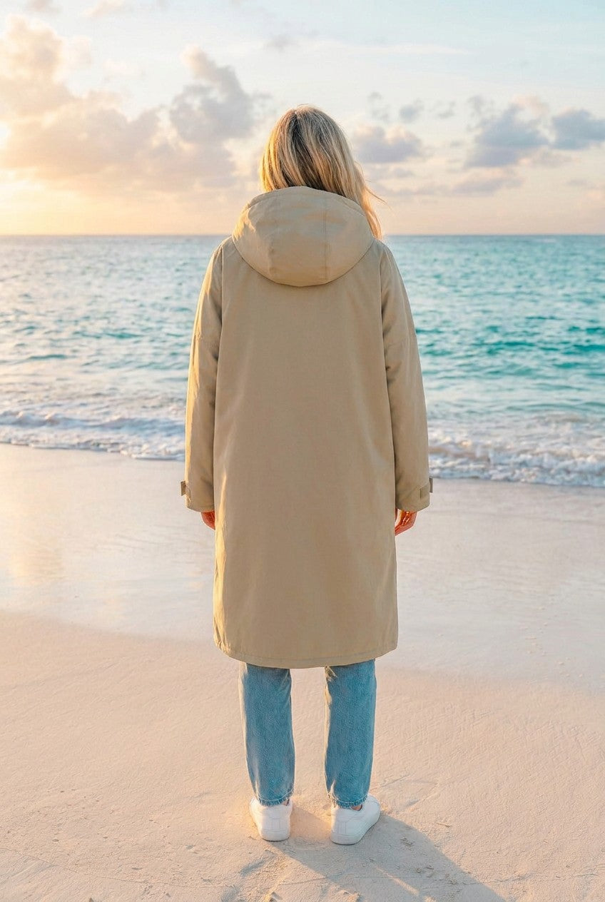 "Regatta" Umziehkleid Robe wasserdicht mit Regatta – TraumStück Sylt – Barleycorn, Rückansicht