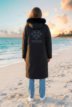 Umziehkleid "REGATTA" UMZIEHKLEID ROBE WASSERDICHT – TraumStück Sylt – Ash, Rückansicht