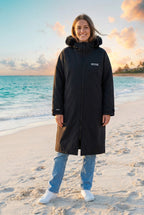 Umziehkleid "REGATTA" UMZIEHKLEID ROBE WASSERDICHT – TraumStück Sylt – Ash, Vorderansicht