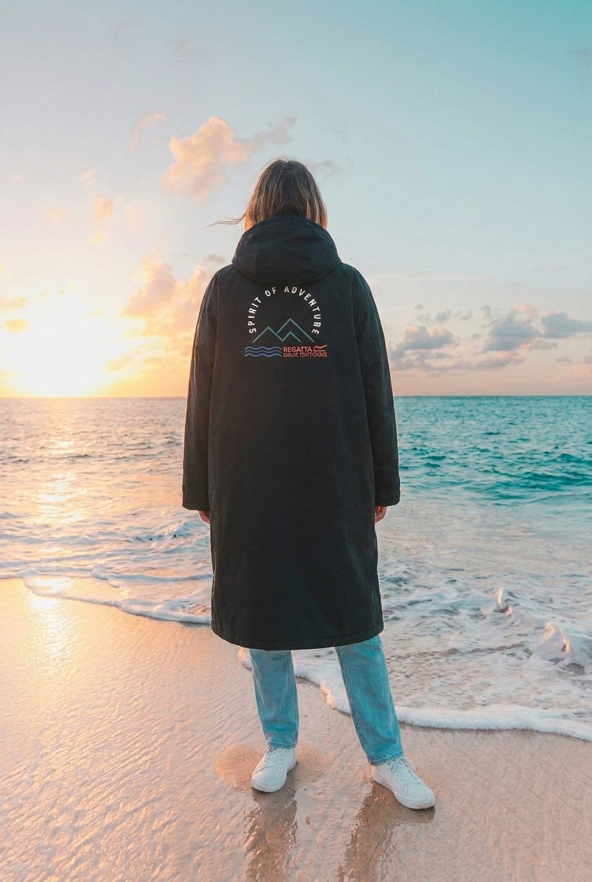 Regatta Umziehkleid Robe Regenmantel Knielang – TraumStück Sylt – Black, Rückansicht