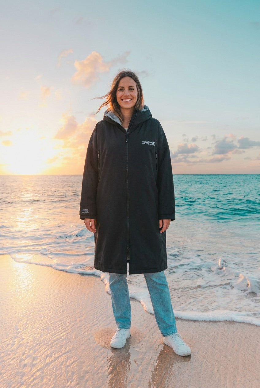 Regatta Umziehkleid Robe Regenmantel Knielang – TraumStück Sylt – Black, Vorderansicht