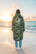 Regatta Umziehkleid Robe Regenmantel Knielang – TraumStück Sylt – Cactus Camo, Rückansicht