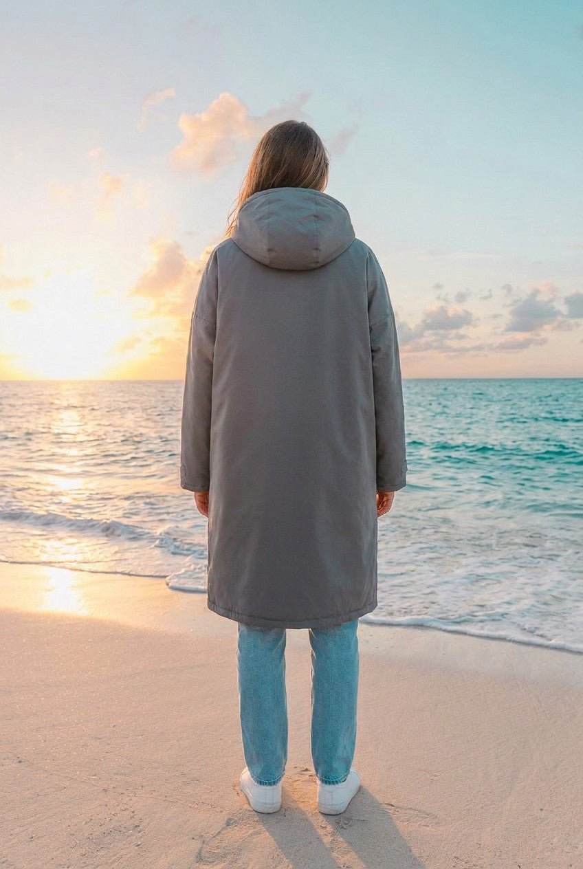 Regatta Umziehkleid Robe Regenmantel Knielang – TraumStück Sylt – Iron, Rückansicht