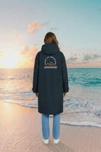 Regatta Umziehkleid Robe Regenmantel Knielang – TraumStück Sylt – Navy, Rückansicht