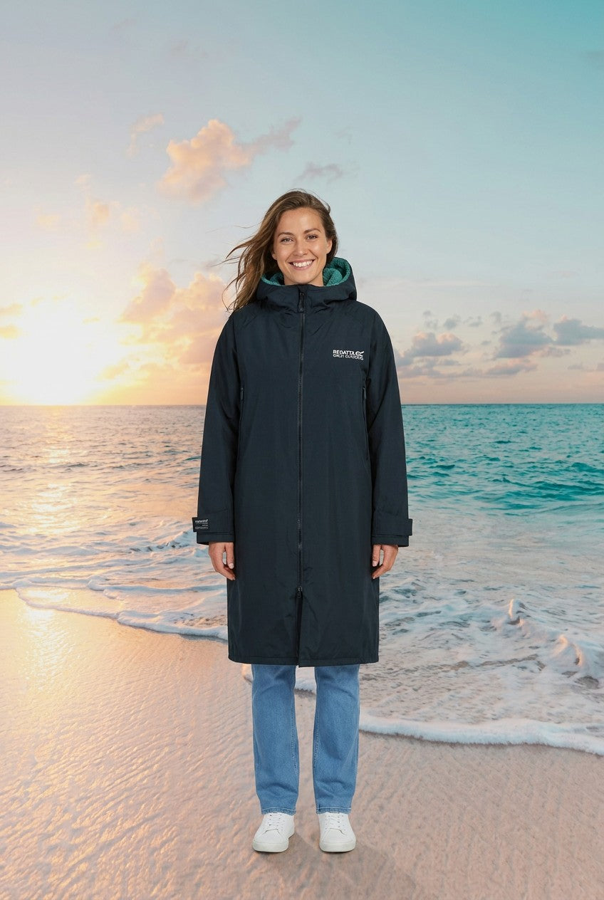 Regatta Umziehkleid Robe Regenmantel Knielang – TraumStück Sylt – Navy, Vorderansicht