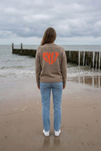 Strickpullover Sylt-Herz-Stickerei – TraumStück Sylt – braun, Rückansicht