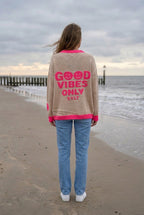 Good Vibes Only Pullover Strickpullover Oversized – TraumStück Sylt – Beige, Rückansicht