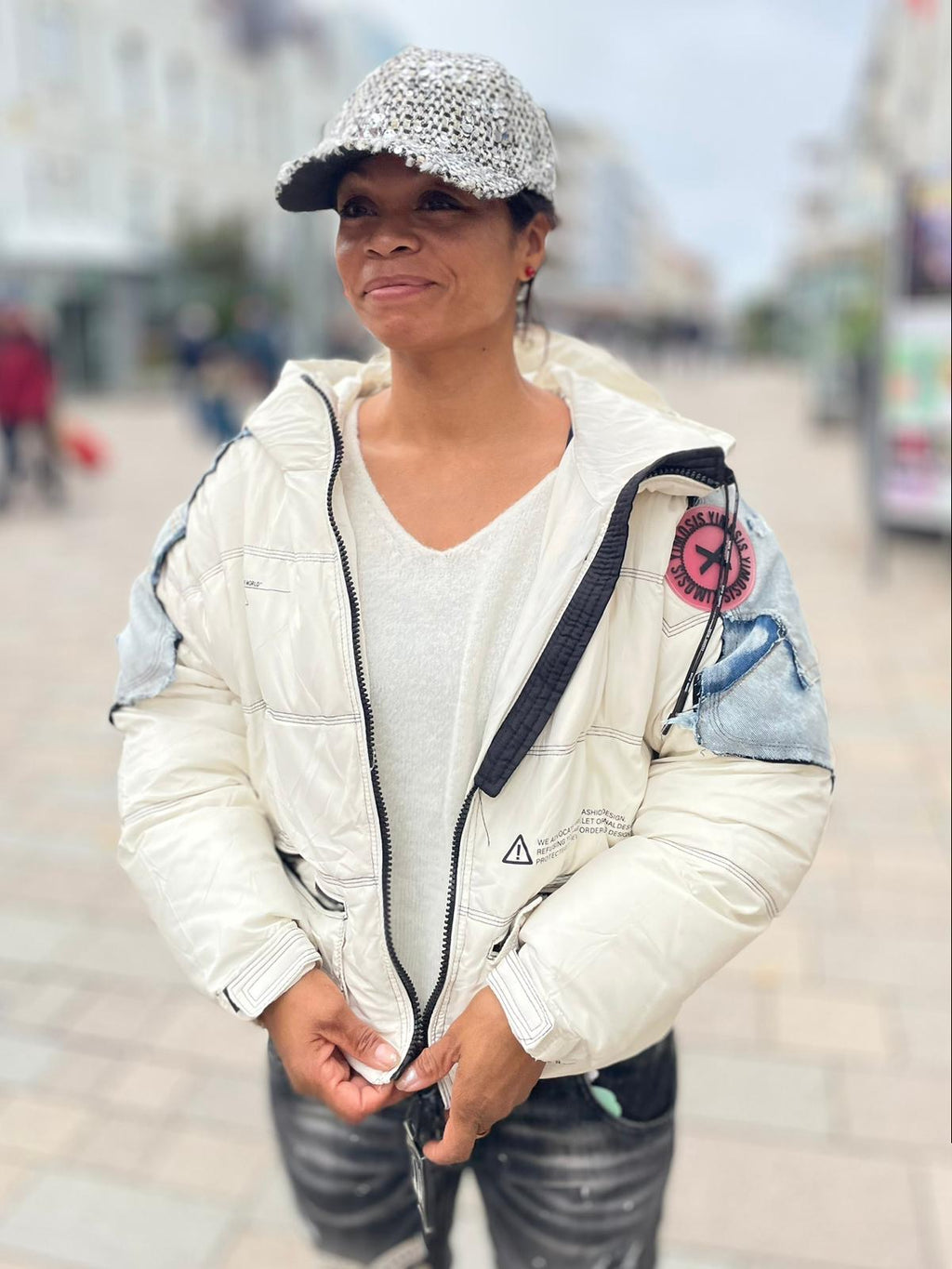 Daunenjacke mit Jeans